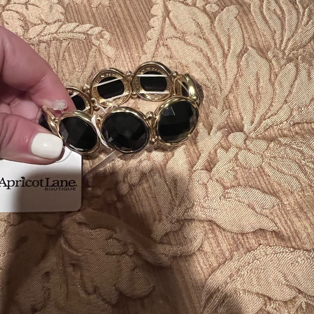 Apricot Lane Boutique Black and Gold bracelet NWT host pick - Picture 3 of 4